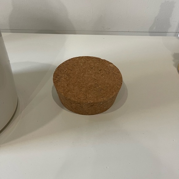 Pottery Barn white Rhodes Stoneware Canister With Cork Lid in new like condition - Picture 4 of 4